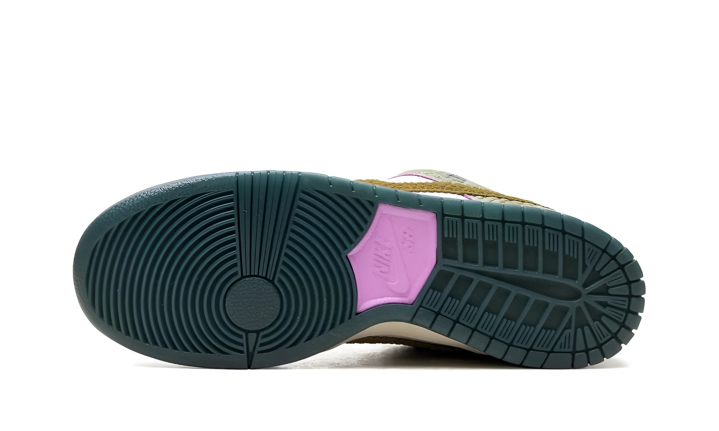 Nike x Alexis Sablone Dunk Low SB 'Chameleon'