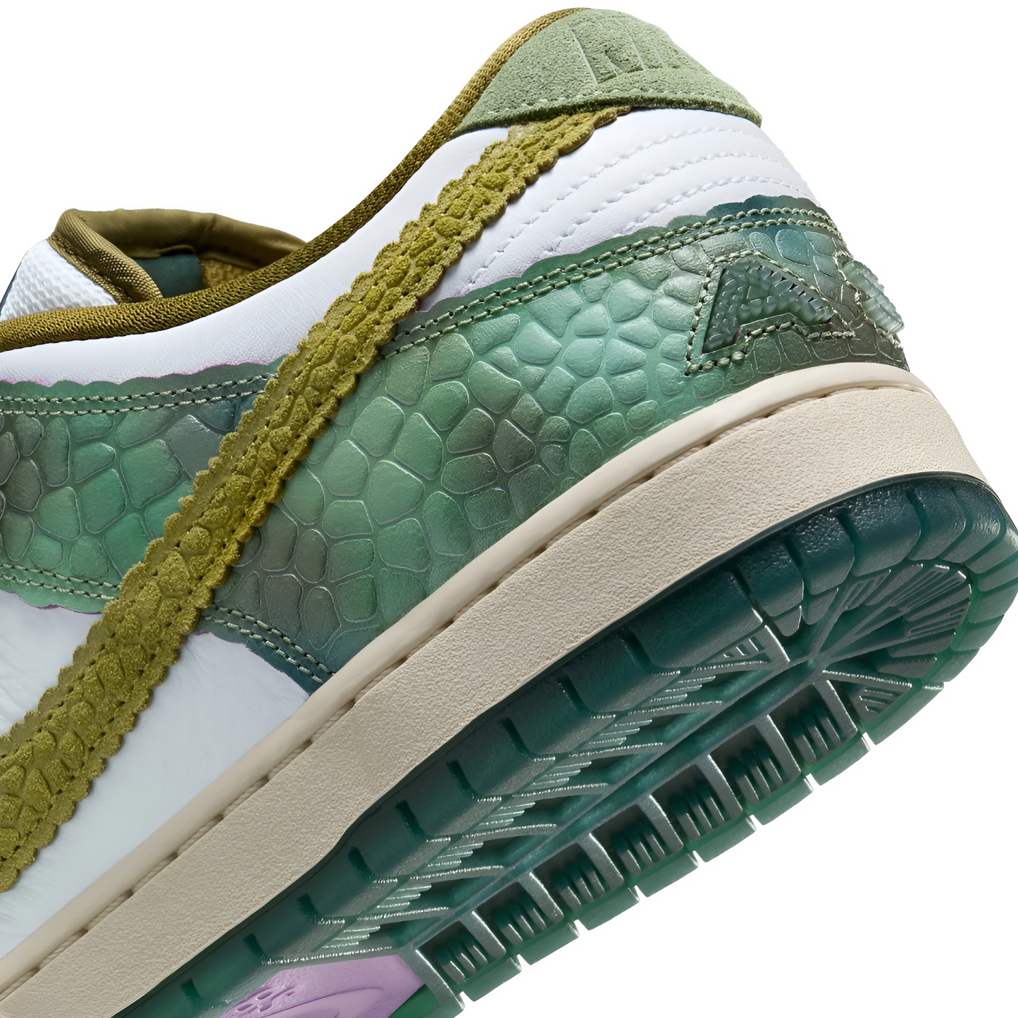 Nike x Alexis Sablone Dunk Low SB 'Chameleon'